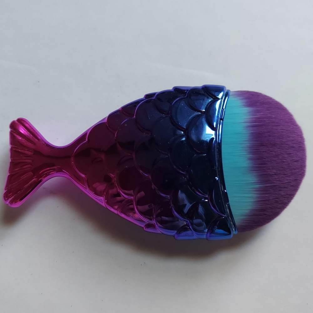 Bath & Body Works MERMAID TAIL Purple Pink Green Ombre Makeup Nail Powder Brush